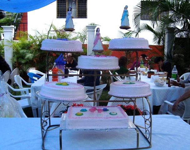 9-PASTELES, XV AÑOS,175 PERSONAS